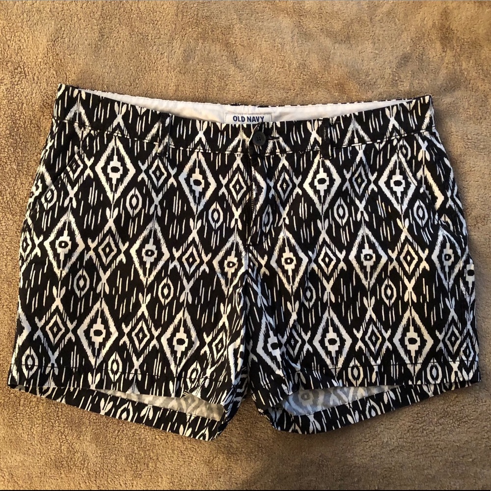Women’s Old Navy Black and White Shorts